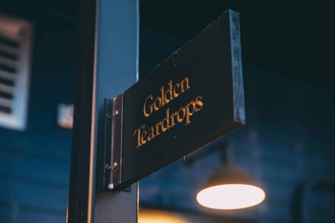 golden_teardrops_entrance