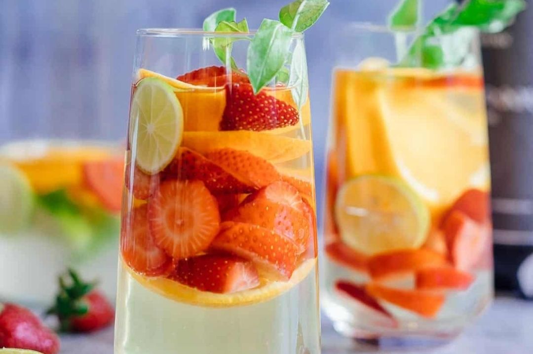 Easy_White_Wine_Sangria