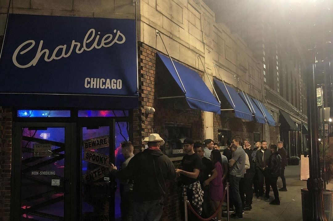 charlieschicago_boystownbar_chicago_gaybar