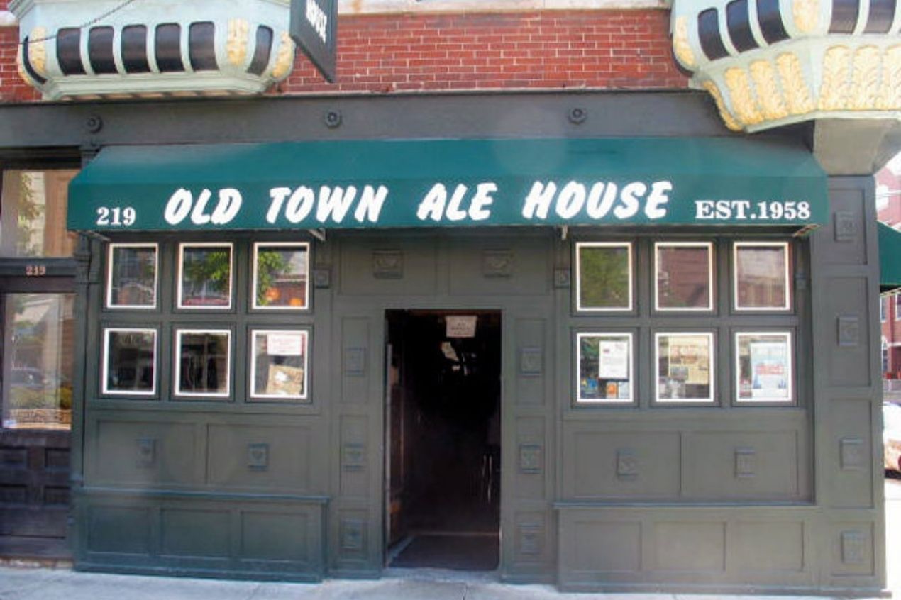 Photo for: Chicago’s Favorite Dive - Old Town Ale House
